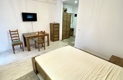 Miete eines gemütlichen 1-Zimmer-Apartments mit Balkon und Klimaanlage in Bukarest, Rumänien